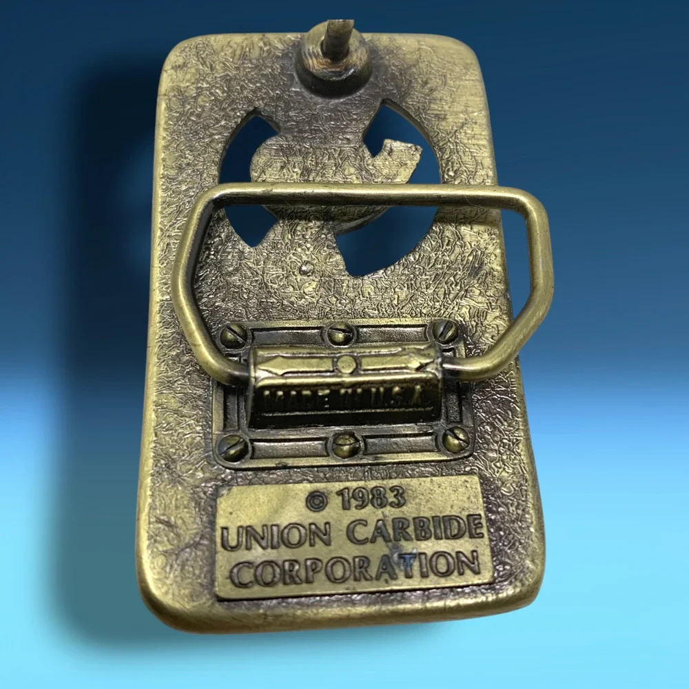 Vintage 1983 Union Carbide Brass Belt Buckle Eveready Battery 9 Lives Cat Logo